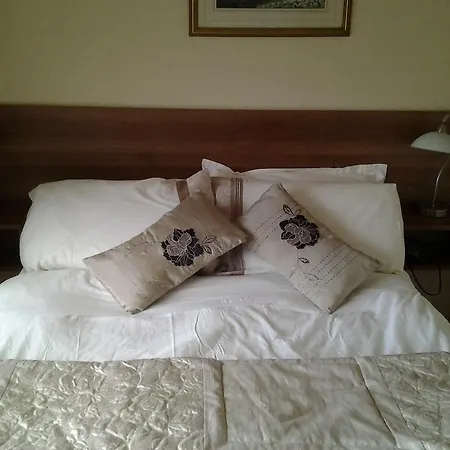Gardenfield House Bed & Breakfast H91Vh02-2